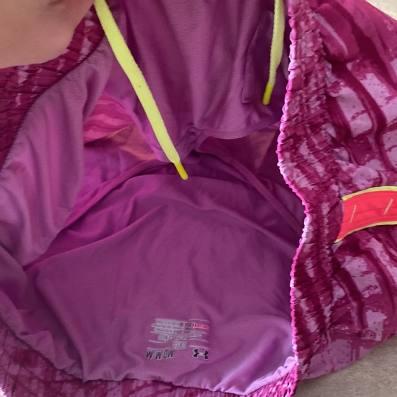 Women’s Under Armour shorts size medium - Picture 5 of 6